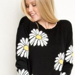 💕BRANDY MELVILLE DAISY SWEATER